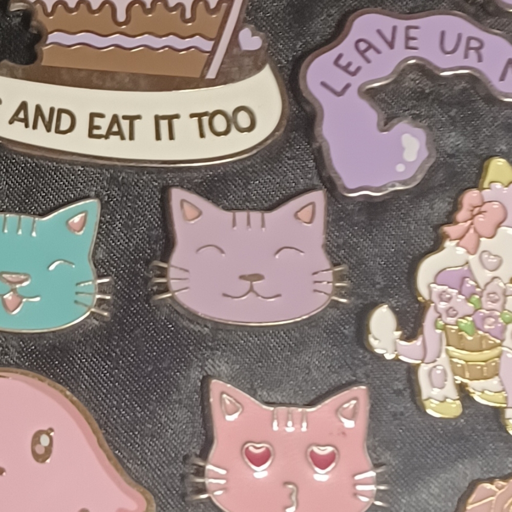 Free with bundle | Purple Smiling Cat head Enamel pin